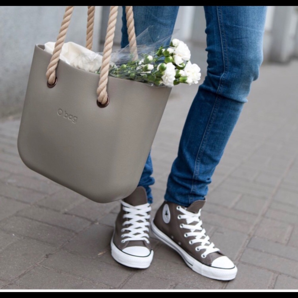 WHITE NEW O BAG, the roomy bags.